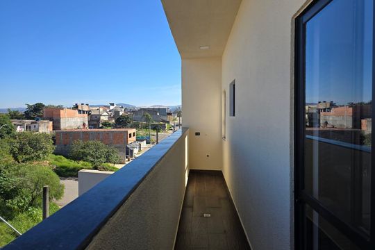 Varanda da Sala  / Cozinha  de kitnet/studio para alugar com 2 quartos, 47m² em Jardim Presidente Dutra, Guarulhos