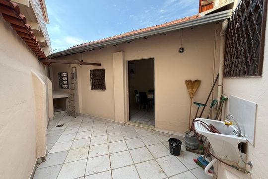 Área externa de casa à venda com 2 quartos, 180m² em Carlos Prates, Belo Horizonte