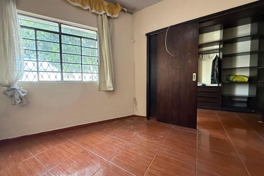 Sala de casa à venda com 2 quartos, 180m² em Carlos Prates, Belo Horizonte