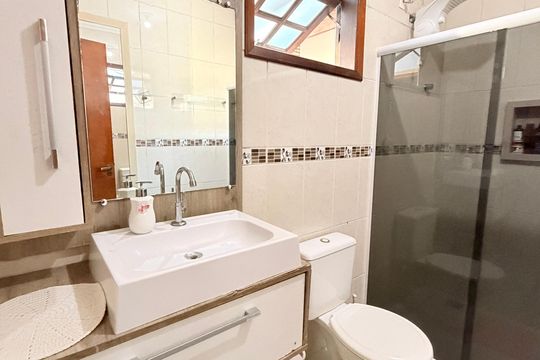 Banheiro da Suíte de casa à venda com 2 quartos, 146m² em Parque Residencial Jundiaí, Jundiaí