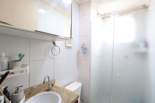 Banheiro de apartamento à venda com 2 quartos, 45m² em Água Branca, São Paulo