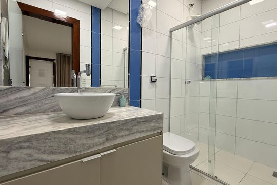 Suite 03 - Banheiro de casa à venda com 5 quartos, 530m² em Setor Habitacional Vicente Pires, Brasília