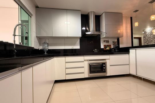 Cozinha de casa à venda com 5 quartos, 530m² em Setor Habitacional Vicente Pires, Brasília