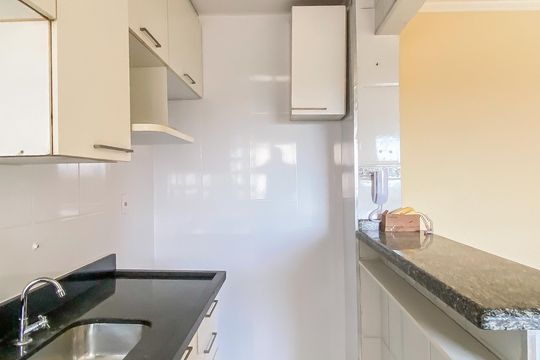 Cozinha  de apartamento à venda com 2 quartos, 47m² em Vila Paulistania, São Paulo