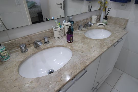 Banheiro da suíte 1 de apartamento à venda com 4 quartos, 166m² em Barra Olímpica, Rio de Janeiro