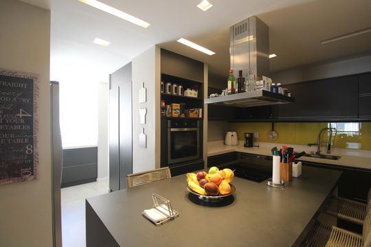 Cozinha de apartamento à venda com 4 quartos, 166m² em Barra Olímpica, Rio de Janeiro
