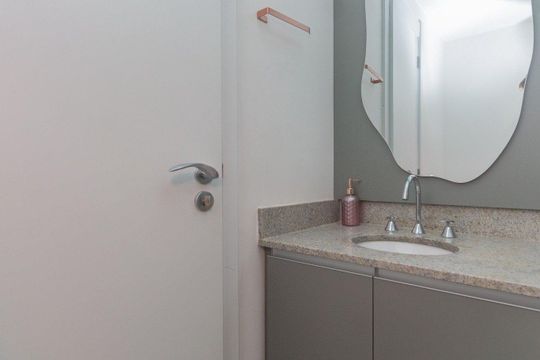 Banheiro de apartamento para alugar com 1 quarto, 30m² em Passo d’Areia, Porto Alegre
