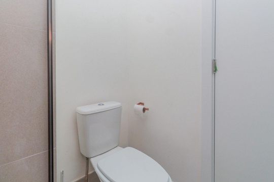 Banheiro de apartamento para alugar com 1 quarto, 30m² em Passo d’Areia, Porto Alegre