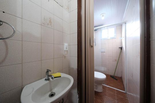 Banheiro de apartamento à venda com 2 quartos, 48m² em Conjunto Habitacional Padre Manoel de Paiva, São Paulo