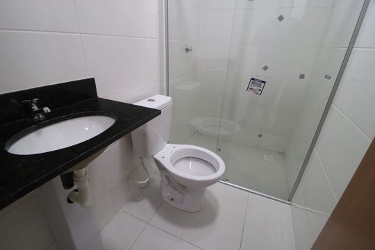 Banheiro Social de apartamento para alugar com 2 quartos, 52m² em Novo Mundo, Uberlândia