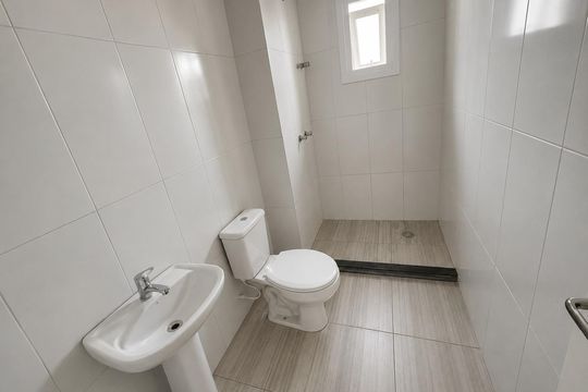 Banheiro de apartamento para alugar com 1 quarto, 31m² em Restinga velha, Porto Alegre