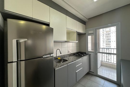 Cozinha de apartamento para alugar com 2 quartos, 52m² em Alphaville Empresarial, Barueri