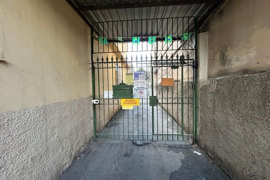 Fachada + placa de casa à venda com 2 quartos, 55m² em Quintino Bocaiúva, Rio de Janeiro