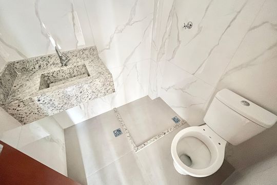 Banheiro de apartamento à venda com 2 quartos, 48m² em Vila Paiva, São Paulo
