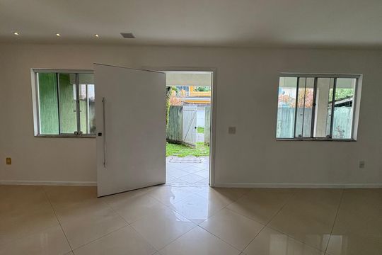 Casa para alugar com 3 quartos, 188m² em Vargem Pequena, Rio de Janeiro