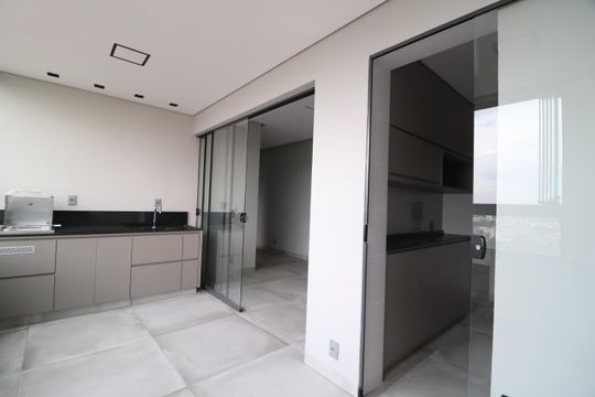 Varanda gourmet de apartamento para alugar com 3 quartos, 100m² em Osvaldo Rezende, Uberlândia