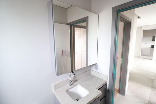 Banheiro Social de apartamento para alugar com 3 quartos, 100m² em Osvaldo Rezende, Uberlândia