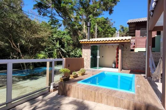 Piscina de casa para alugar com 2 quartos, 146m² em Praia Mole, Florianópolis