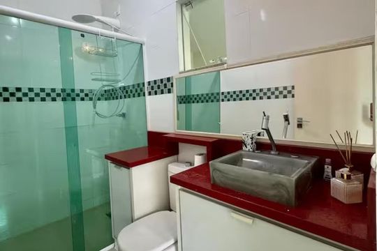 Banheiro de casa para alugar com 2 quartos, 146m² em Praia Mole, Florianópolis