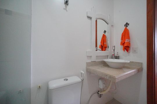 Banheiro da Suíte de apartamento para alugar com 1 quarto, 50m² em Carianos, Florianópolis