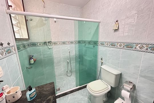 Banheiro da Suíte de casa à venda com 6 quartos, 493m² em Vila Valqueire, Rio de Janeiro
