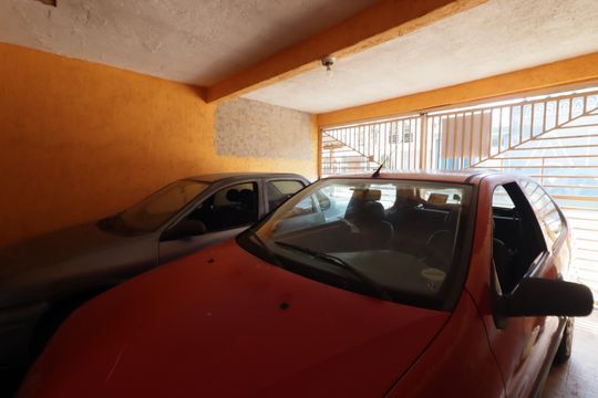 Garagem de casa à venda com 4 quartos, 186m² em São Pedro, Osasco
