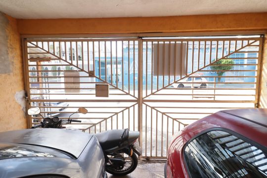 Garagem de casa à venda com 4 quartos, 186m² em São Pedro, Osasco