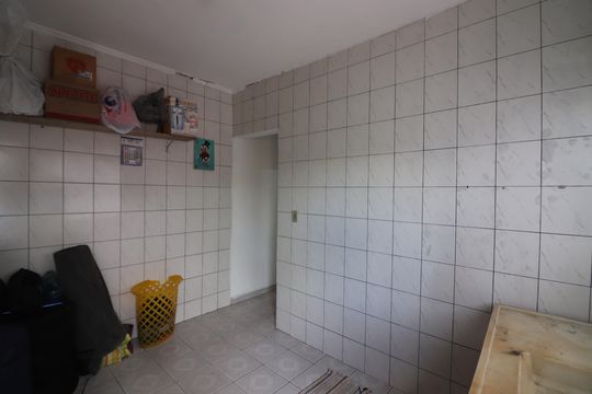 Cozinha da Edícula  de casa à venda com 3 quartos, 250m² em Jardim Calux, São Bernardo do Campo