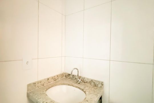 Banheiro  de apartamento para alugar com 1 quarto, 25m² em Vila Sao Geraldo, São Paulo