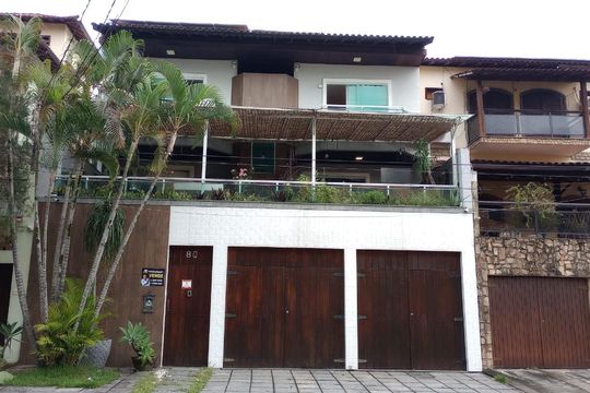 Fachada de casa à venda com 4 quartos, 360m² em Anil, Rio de Janeiro