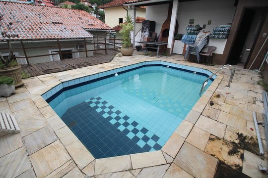Piscina de casa à venda com 4 quartos, 360m² em Anil, Rio de Janeiro