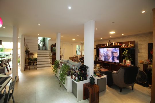 Sala de casa à venda com 4 quartos, 360m² em Anil, Rio de Janeiro