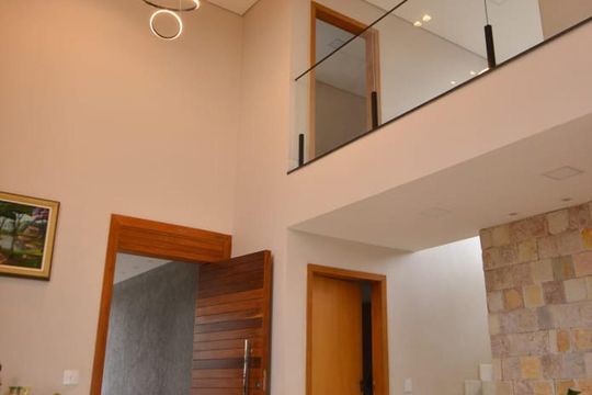 Sala de casa à venda com 5 quartos, 462m² em Setor Crimeia Oeste, Goiânia