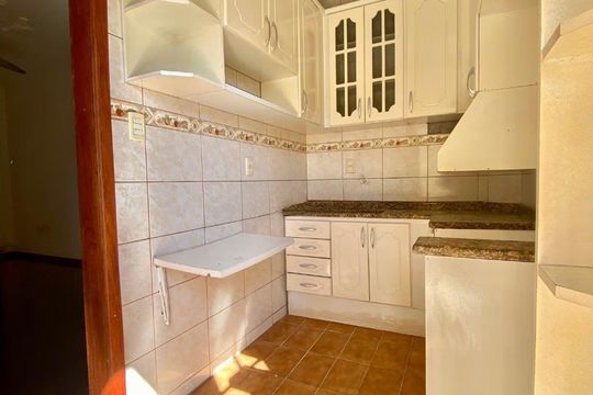 Cozinha de apartamento à venda com 2 quartos, 55m² em Passo d’Areia, Porto Alegre