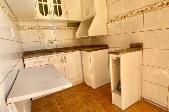 Cozinha de apartamento à venda com 2 quartos, 55m² em Passo d’Areia, Porto Alegre