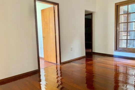 Sala de apartamento à venda com 2 quartos, 55m² em Passo d’Areia, Porto Alegre