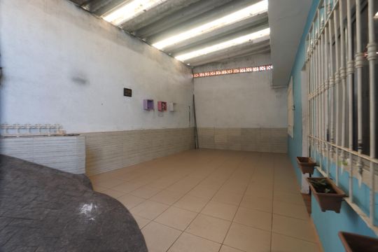 Garagem de casa à venda com 3 quartos, 120m² em Parque Santa Madalena, São Paulo