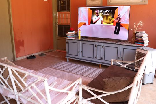 Sala de TV de casa de condomínio à venda com 3 quartos, 300m² em Sitios de Recreio Ipe, Goiânia