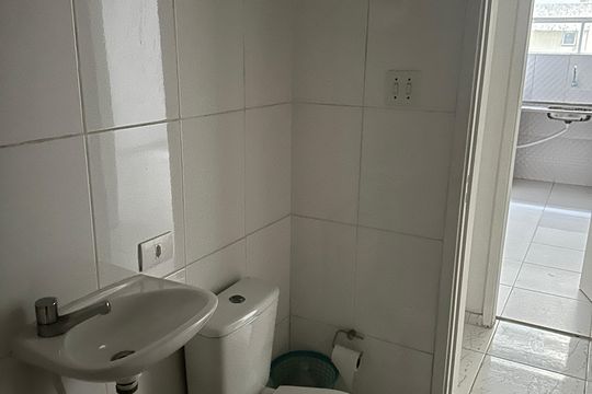Banheiro de apartamento para alugar com 1 quarto, 44m² em Centro, São Vicente