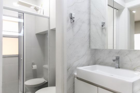 Banheiro de apartamento à venda com 2 quartos, 51m² em Jardim Santo Antonio, São Paulo