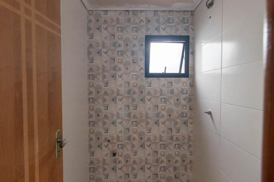 Banheiro de apartamento à venda com 2 quartos, 40m² em Parque Vitoria, São Paulo