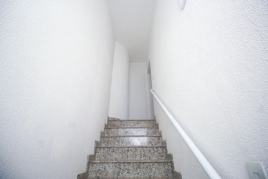 Escada de apartamento para alugar com 2 quartos, 69m² em Jardim Ocara, Santo André
