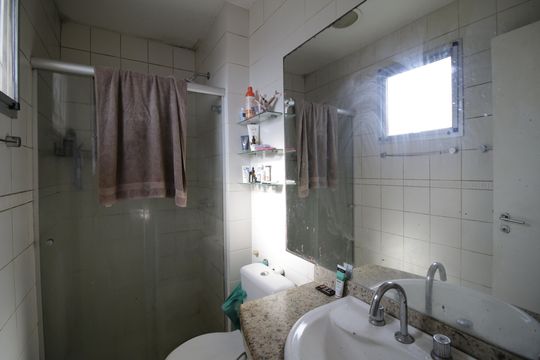 Banheiro da Suíte 1 de apartamento à venda com 2 quartos, 115m² em Barra Olímpica, Rio de Janeiro