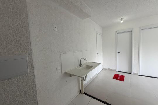 Cozinha de apartamento para alugar com 2 quartos, 32m² em Jardim Caravelas, São Paulo