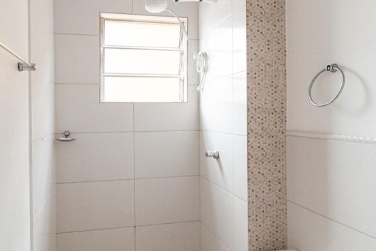 Banheiro de casa para alugar com 1 quarto, 30m² em Jardim Marilu, Carapicuíba