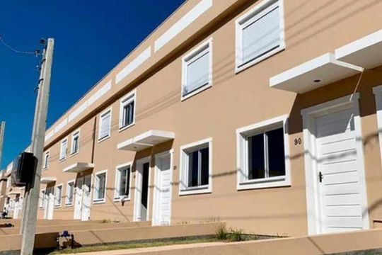 Fachada de casa de condomínio para alugar com 2 quartos, 55m² em Ponta Grossa, Porto Alegre