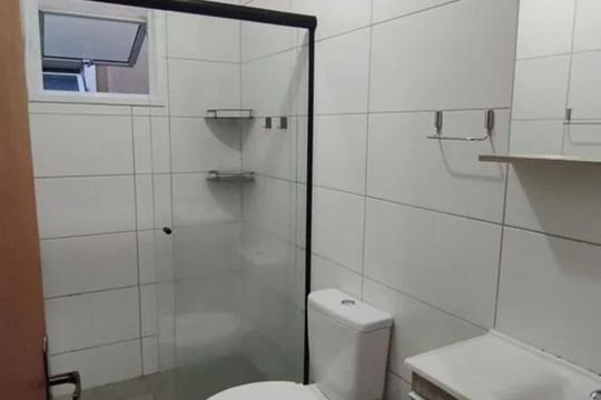 Banheiro de casa de condomínio para alugar com 2 quartos, 55m² em Ponta Grossa, Porto Alegre