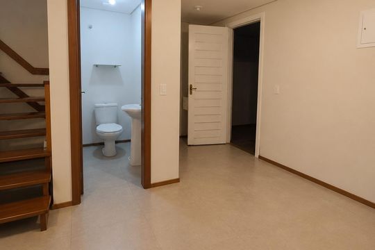 Sala / Cozinha  de casa de condomínio para alugar com 2 quartos, 55m² em Ponta Grossa, Porto Alegre