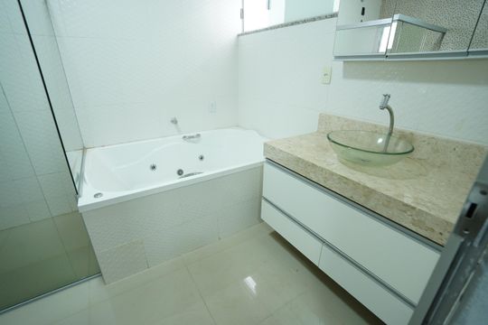 Casa para alugar com 4 quartos, 239m² em Jardim Atlântico , Goiânia