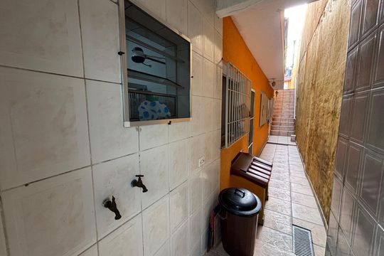 Corredor  de casa à venda com 2 quartos, 135m² em Vila Sao Francisco (zona Leste), São Paulo